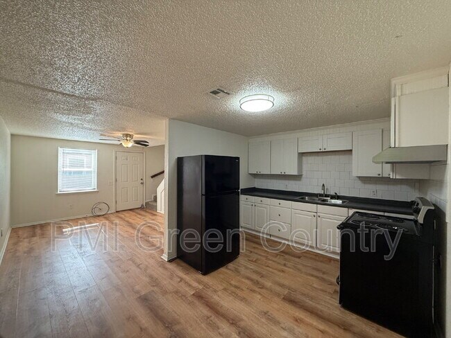 Foto del edificio - 318 E Redwood St
