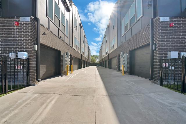 Building Photo - 7207 Mohawk Dr