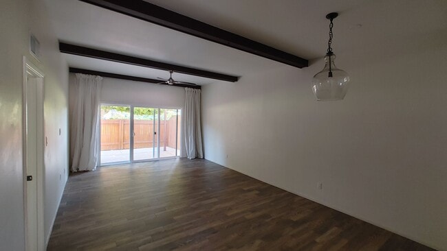 Building Photo - Beautiful Condo in Villa Palo Verde!
