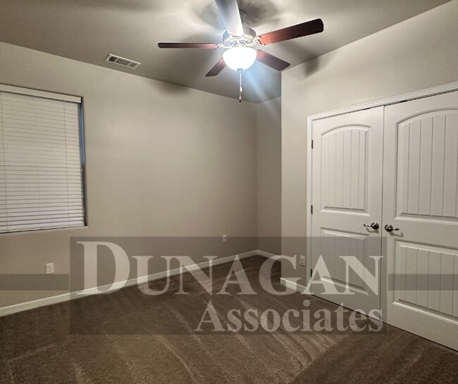 Foto del edificio - 4 Bedroom 2 Bath