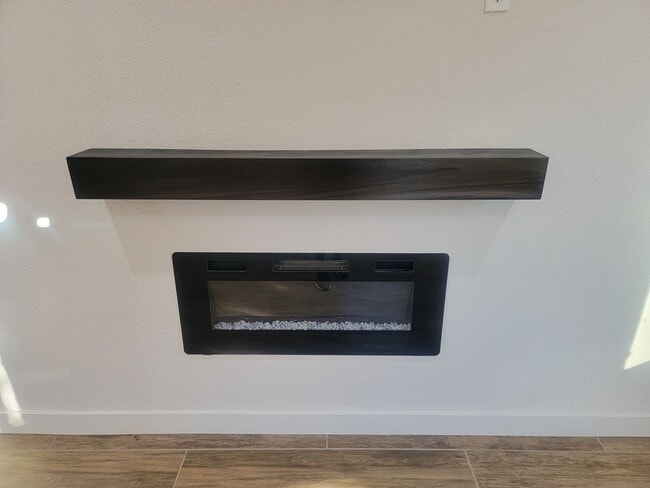 Building Photo - 7401 Valaria Dr