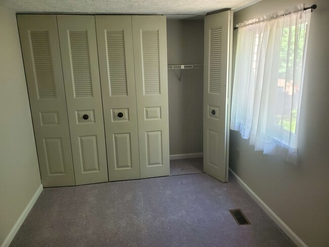 Building Photo - 5993 Rowanberry Dr