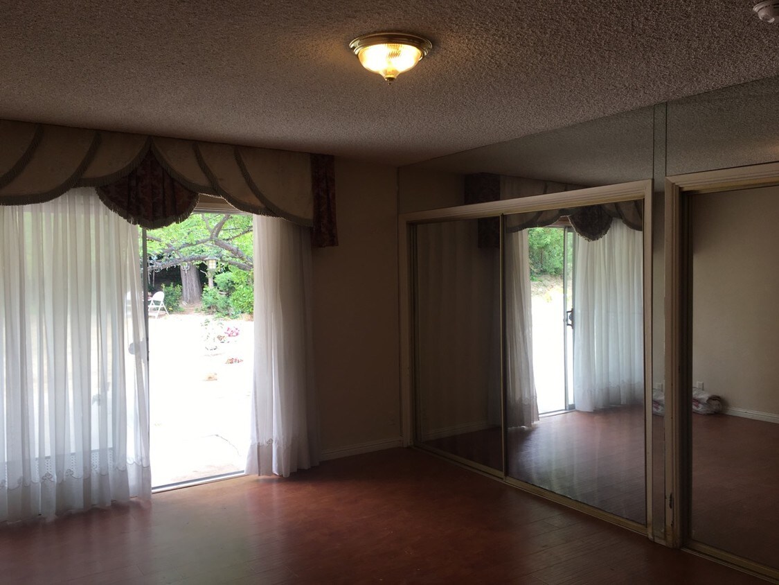 Foto principal - 3441 Red Rose Dr