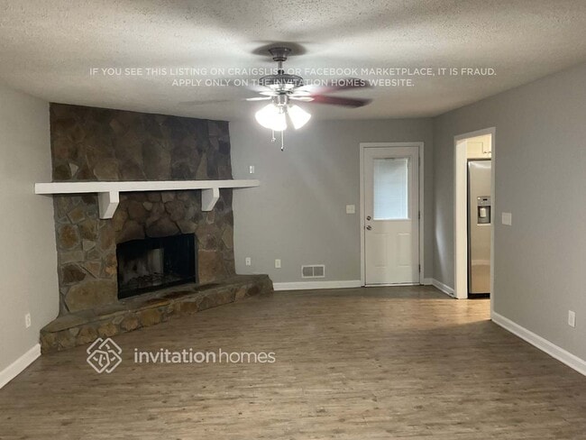 Foto del edificio - 3345 Holliglen Dr