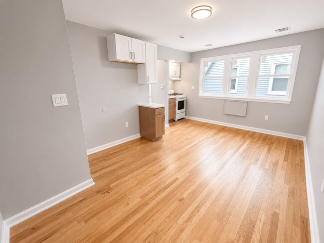 Building Photo - 377 Clinton Pl