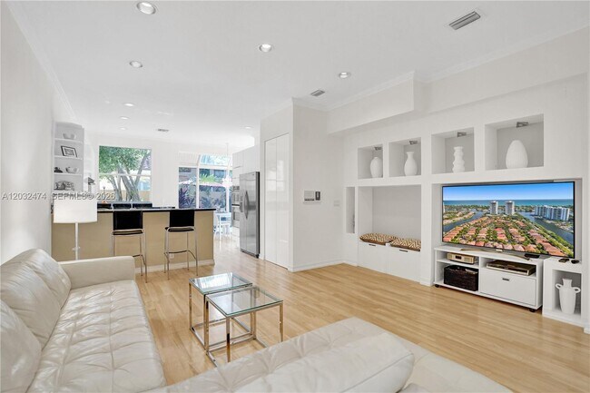 Foto del edificio - 3718 NE 208th St
