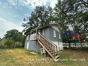 Building Photo - 702 3rd St