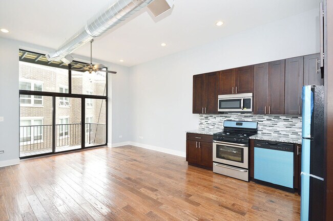 Foto del edificio - 701 N Milwaukee Ave