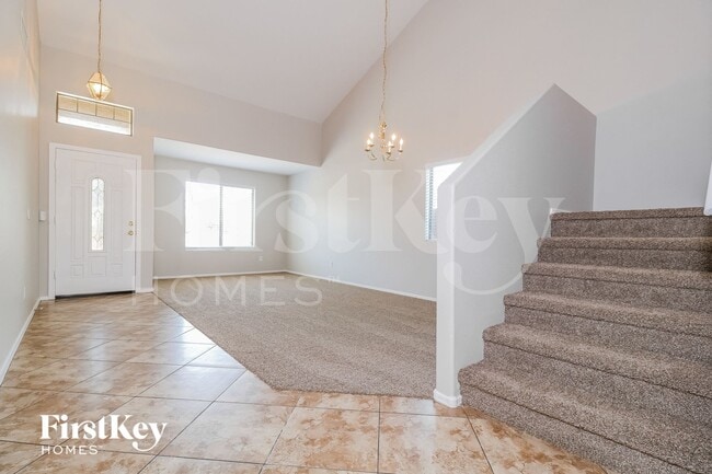 Building Photo - 3256 W Huntington Dr
