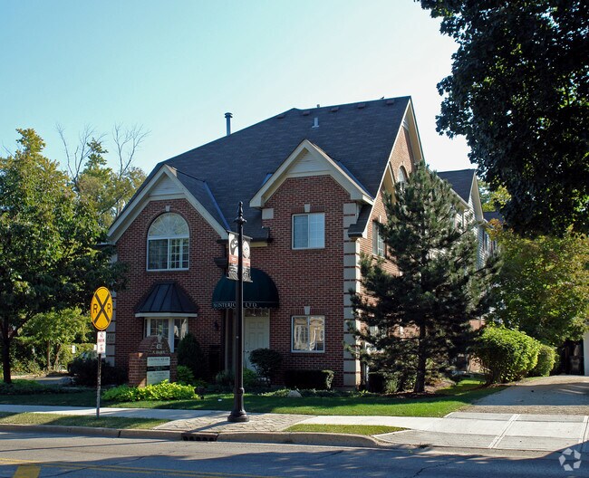Colonial Square Offices Apartments Barrington, IL