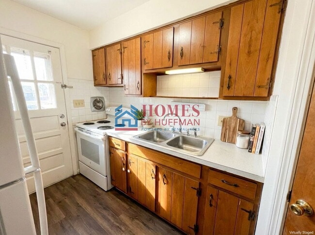 Building Photo - Upstairs | Two Bedroom Apartment