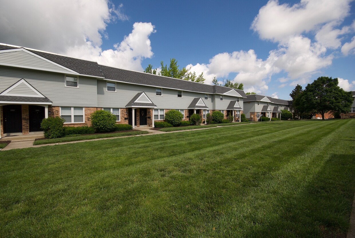 Primary Photo - The Groves Apartments and Townhomes