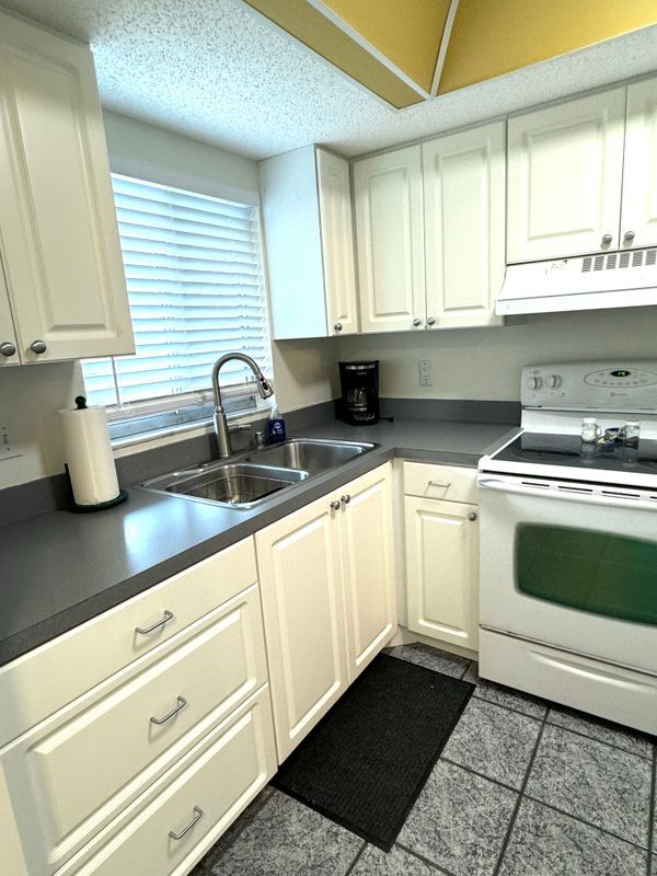 Foto del edificio - 3719 Lake Bayshore Dr