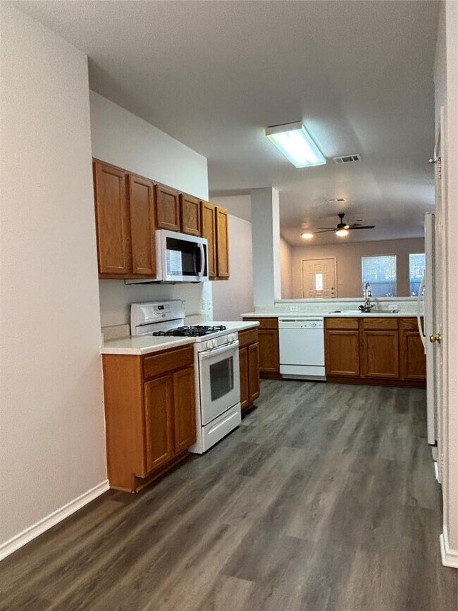 Foto del edificio - 127 Salado Dr