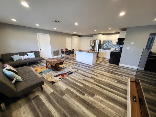 Foto del edificio - 5624 Lime Way