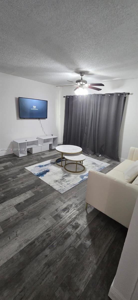 Foto del edificio - 530 S Park Rd