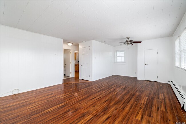 Building Photo - 25 2nd St