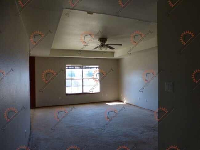 Building Photo - Beautiful 3 bedroom, 2 bath, 2 car garage ...