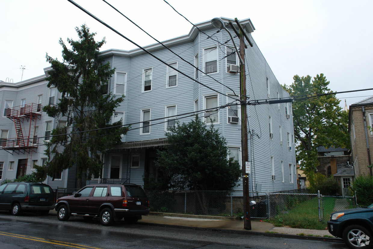 Building Photo - 12 Radford St