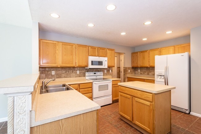 Building Photo - 231 Indian Lake Dr