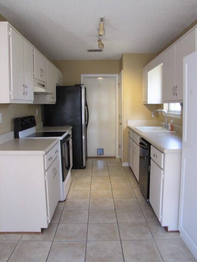 Building Photo - 4803 Young Rd