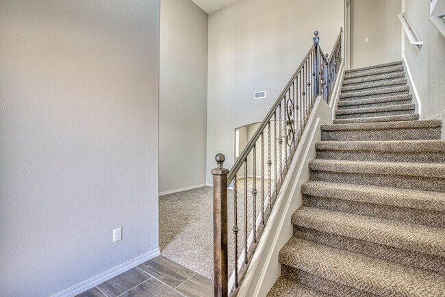 Building Photo - Beautiful East side House with 3 beds-2.5 baths and Solar Panels plus beautiful Back yard