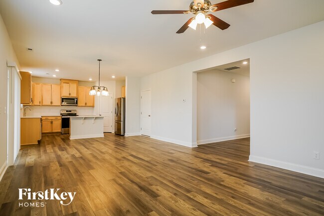 Foto del edificio - 411 Windy Farm Dr