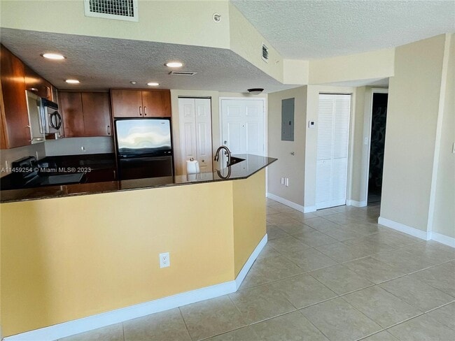 Building Photo - 201 Golden Isles Dr