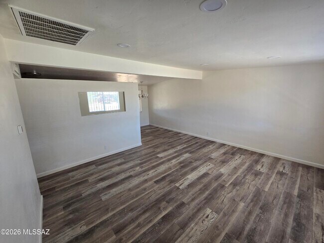 Foto del edificio - 4910 E 25th St