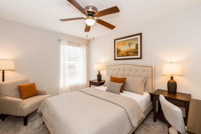 Building Photo - Scenic Pines Apartments