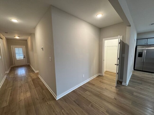 Foto del edificio - Spacious home with a FENCED yard and luxury upgrades