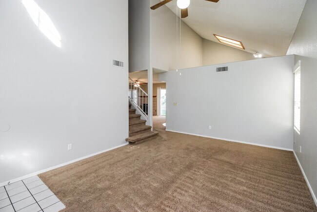 Building Photo - 441 S Maple