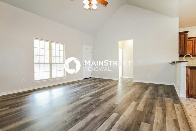 Building Photo - 3 Bedroom Pet-Friendly Home in Choctaw, OK with Main Street Renewal