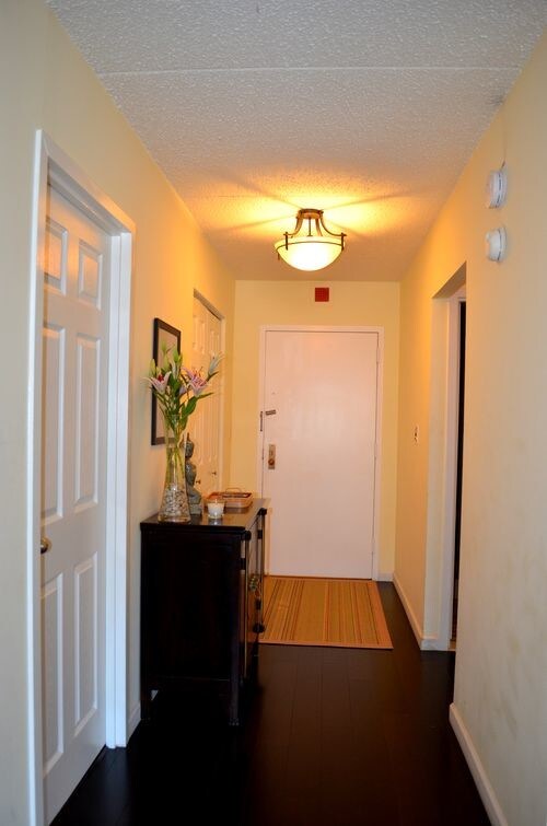 Foto del edificio - 1055 River Rd