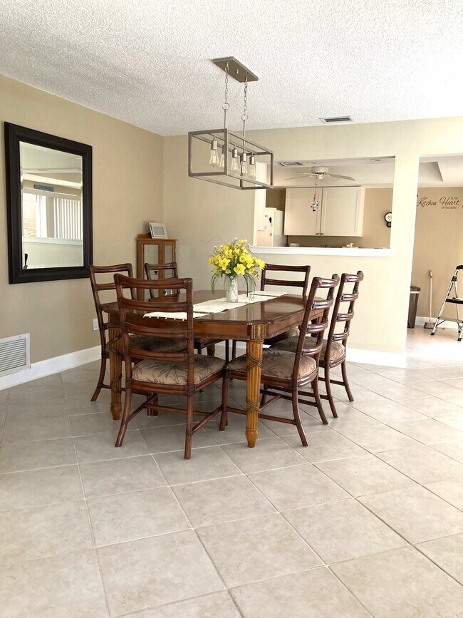 Building Photo - 5057 Maui Cir