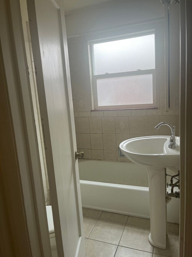 Photo - 2bedroom Duplex with PRIVATE YARD Townhome