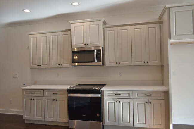 Building Photo - Townhouse for Rent in Hixson