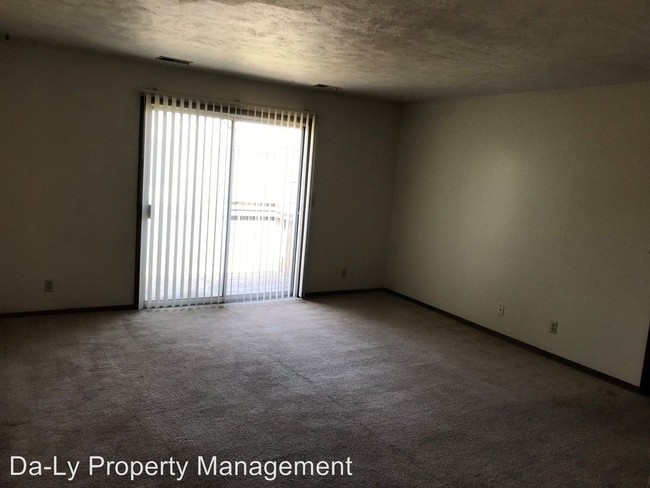 Building Photo - 2508-2512 Chanticleer St