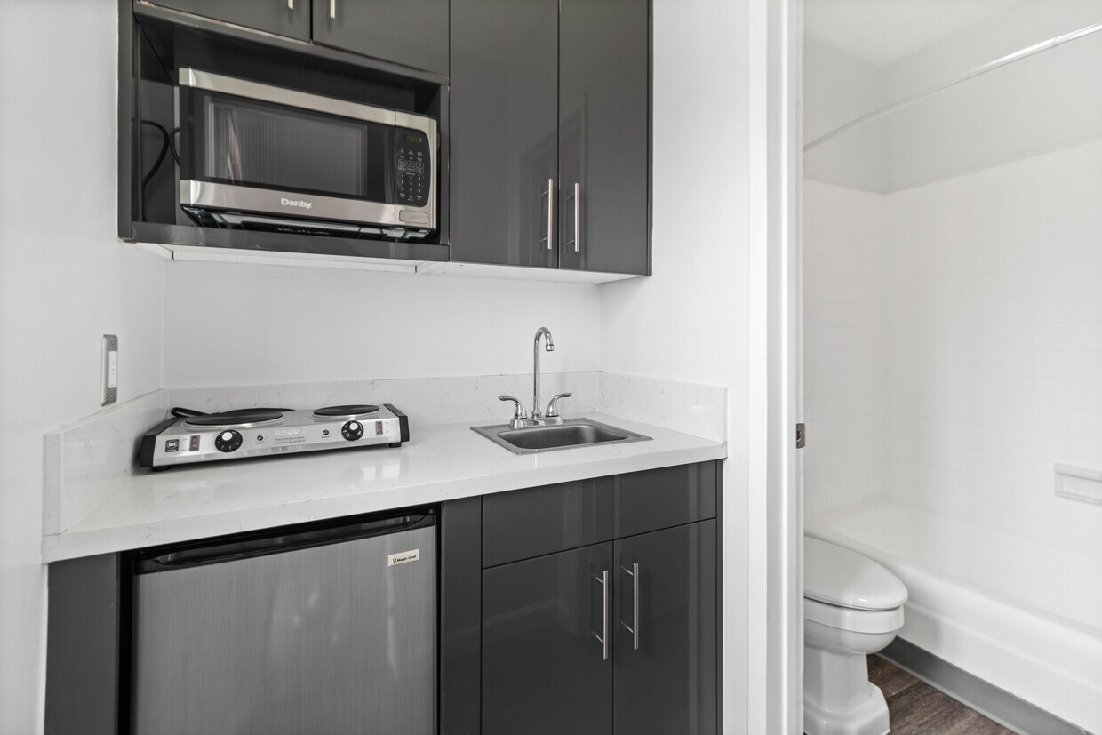 Foto principal - 10225 Regent St