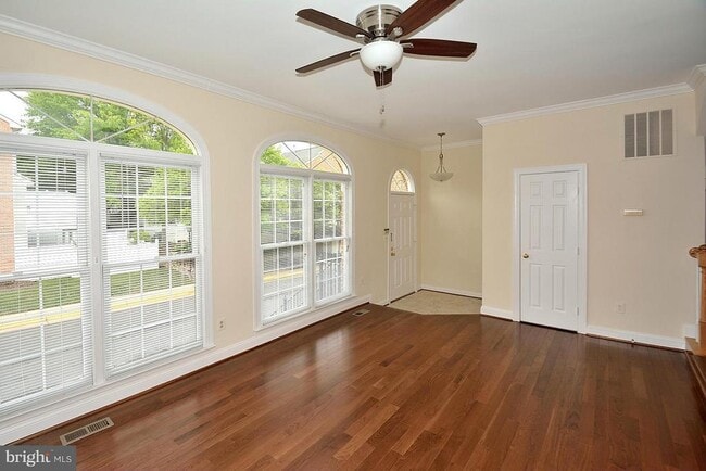 Building Photo - 9425 Van Arsdale Dr