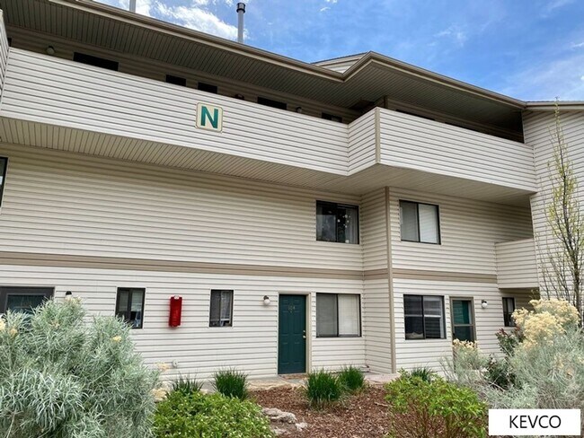 Foto del edificio - Spacious Townhouse with Plenty of Amenities!