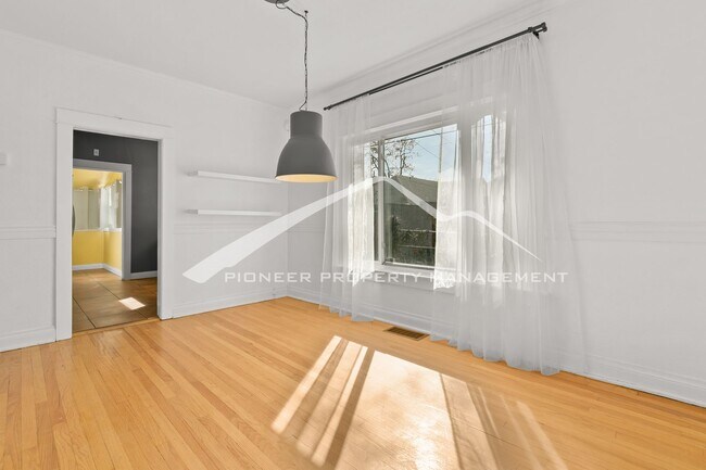 Foto del edificio - Beautiful Home with Washer/Dryer and Fenced Yard