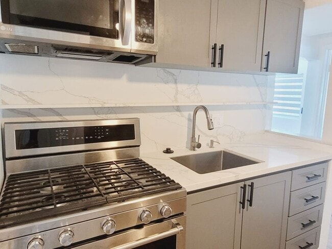 Building Photo - 2 Bedroom Apartment  in San Diego