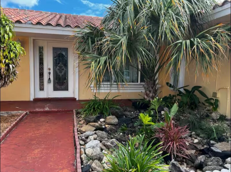 Foto principal - 5760 NW 200th St