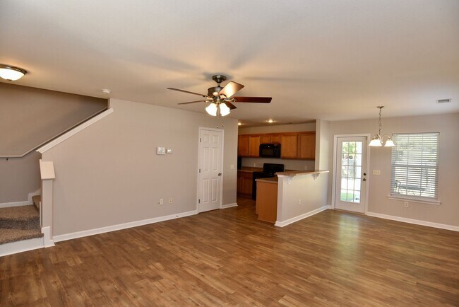 Building Photo - Three Bed, 2 1/2 Baths At The Highlands In...