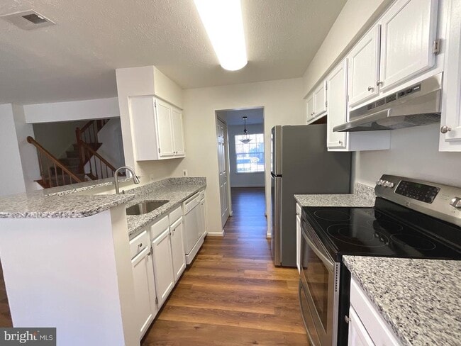 Building Photo - 504 Cromwell Ct