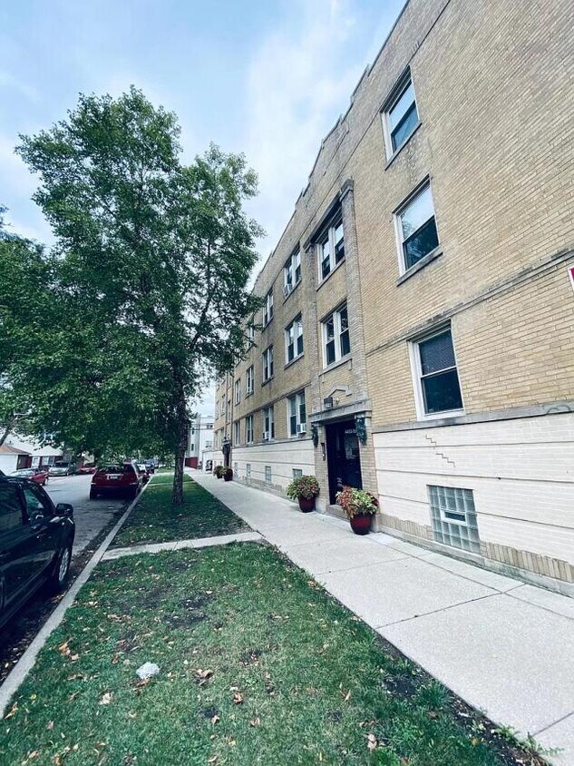 Building Photo - 1 bedroom in Chicago IL 60639