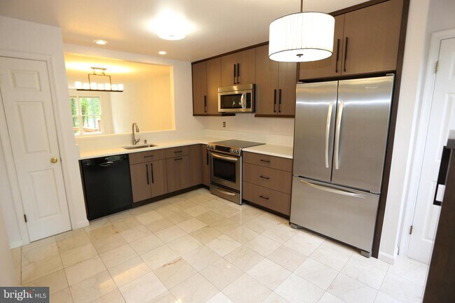 Building Photo - 1339 Templeton Pl