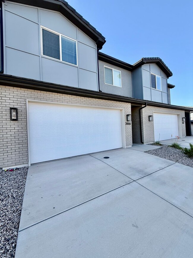 Building Photo - 3966 Razor Dr