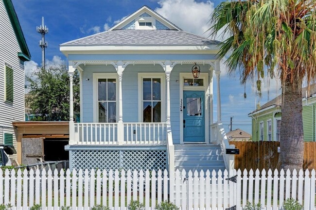 Building Photo - 3322 Sealy Ave
